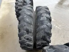 Bridgestone-1000 x 20 Set / 10.00 x 20: 4x2 Tyres-908417
