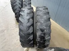 Bridgestone-1000 x 20 Set / 10.00 x 20: 4x2 Tyres-908417