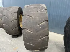 Solid Tires 23.5R25 incl. Rim -  950K /  950M / 962K / 962M Vol Rubber-906192
