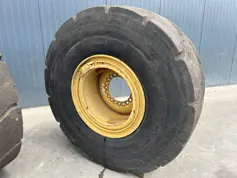 Solid Tires 23.5R25 incl. Rim -  950K /  950M / 962K / 962M Vol Rubber-906192