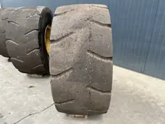 Solid Tires 23.5R25 incl. Rim -  950K /  950M / 962K / 962M Vol Rubber-906192