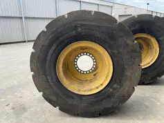 Solid Tires 23.5R25 incl. Rim -  950K /  950M / 962K / 962M Vol Rubber-906192