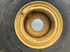 Solid Tires 23.5R25 incl. Rim -  950K /  950M / 962K / 962M Vol Rubber-906192