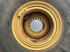 Solid Tires 23.5R25 incl. Rim -  950K /  950M / 962K / 962M Vol Rubber-906192