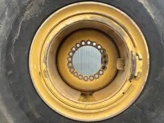 Solid Tires 23.5R25 incl. Rim -  950K /  950M / 962K / 962M Vol Rubber-906192