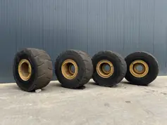 Solid Tires 23.5R25 incl. Rim -  950K /  950M / 962K / 962M Vol Rubber-906192