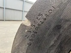Solid Tires 23.5R25 incl. Rim -  950K /  950M / 962K / 962M Vol Rubber-906192