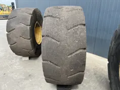 Solid Tires 23.5R25 incl. Rim -  950K /  950M / 962K / 962M Vol Rubber-906192