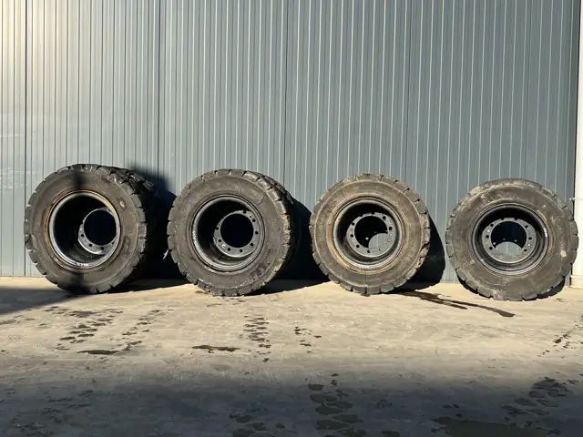 Globe Star 10.00 x 20 / 1000 x 20 Solid Tires / Vol Rubber banden-907933