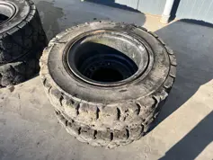 Globe Star 10.00 x 20 / 1000 x 20 Solid Tires / Vol Rubber banden-907933