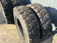 Globe Star 10.00 x 20 / 1000 x 20 Solid Tires / Vol Rubber banden-907933