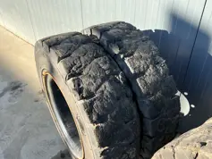 Globe Star 10.00 x 20 / 1000 x 20 Solid Tires / Vol Rubber banden-907933