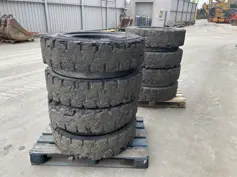 1000 x 20 SOLID TYRES GLOBE STAR-904426