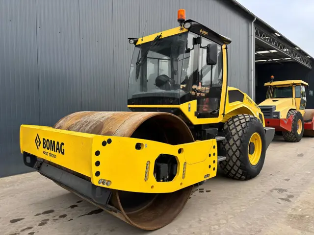 Bomag-BW213D-5-2016-205217