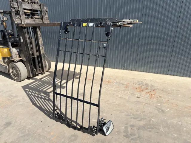 Caterpillar-313 / 320GC / 323 / 325 / 330GC / 330 NG / 330 / 336GC / 349 / 352 Guard-2013-909037