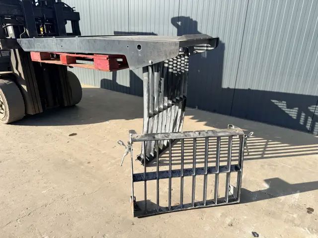 Caterpillar-313E / M315F / 320F / 323E / 325F / 329E / 330F / 336E / 349E / 374E / 390F Guard-908442