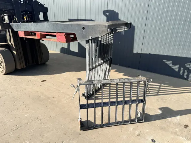 Caterpillar-313E / M315F / 320F / 323E / 325F / 329E / 330F / 336E / 349E / 374E / 390F Guard-908442