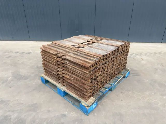 Caterpillar-317 / 318 / 319 / 320 / 321 / 323 / 325F - 900 mm Triple Grouser-909099