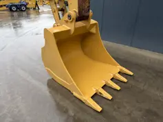 Caterpillar-318C L-2004-211095