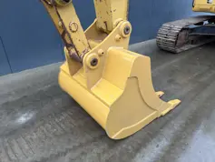 Caterpillar-318C L-2004-211095