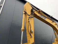 Caterpillar-318C L-2004-211095