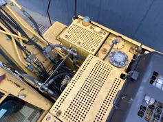 Caterpillar-318C L-2004-211095