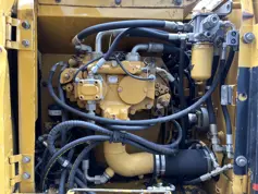 Caterpillar-318C L-2004-211095