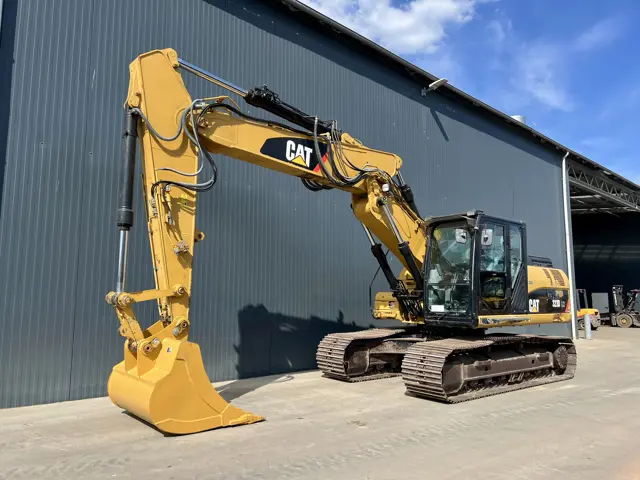 Caterpillar-323D LN VA-2010-206747