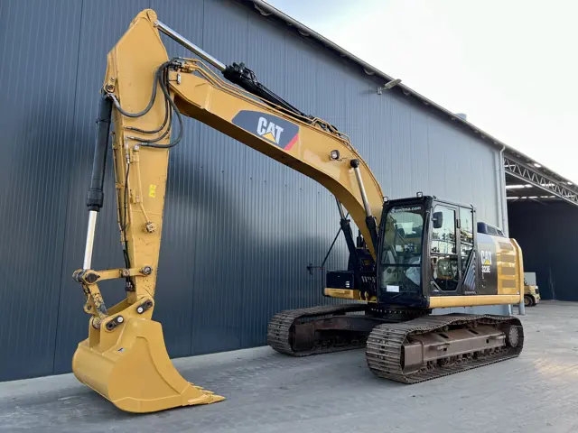 Caterpillar-323E L-2013-207424