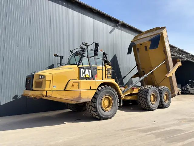 Caterpillar-730C2-2016-211877