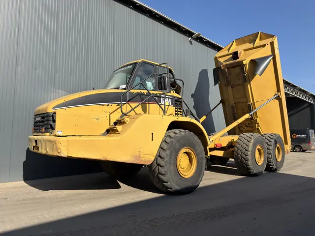 Caterpillar-735-2004-213655