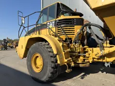 Caterpillar-735-2004-213655