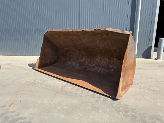 Volvo-ISO L90 / Caterpillar 938-908755