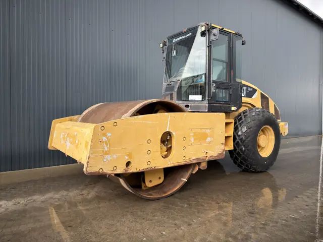 Caterpillar-CS74-2010-210621