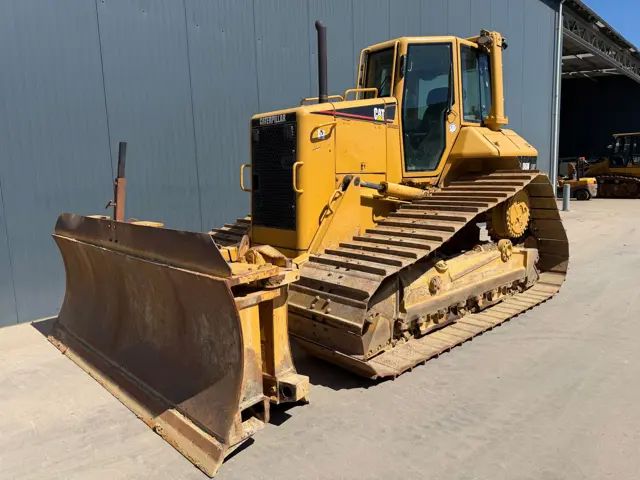 Caterpillar-D6N LGP-2004-212067