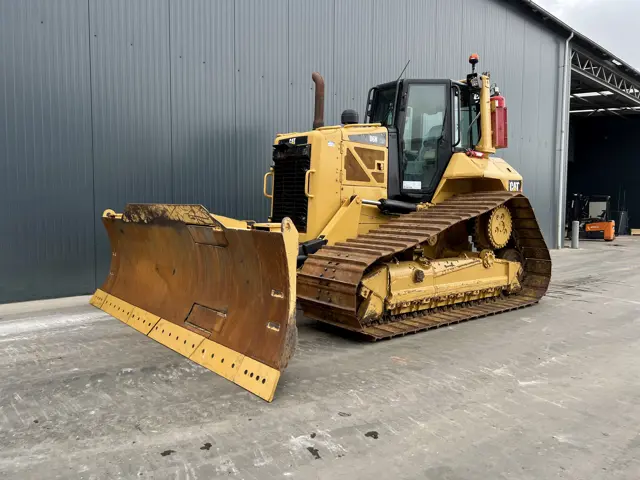 Caterpillar-D6N LGP-2013-208147