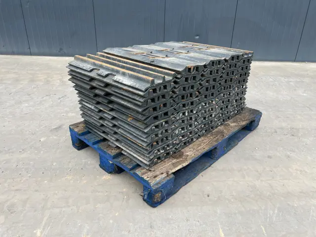 Hyundai-R210 / R215 / R220 Shoes 3 Grouser 600mm-906959