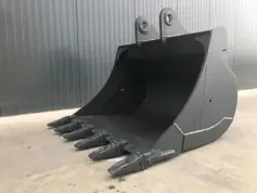 Komatsu-PC210-2025-904567