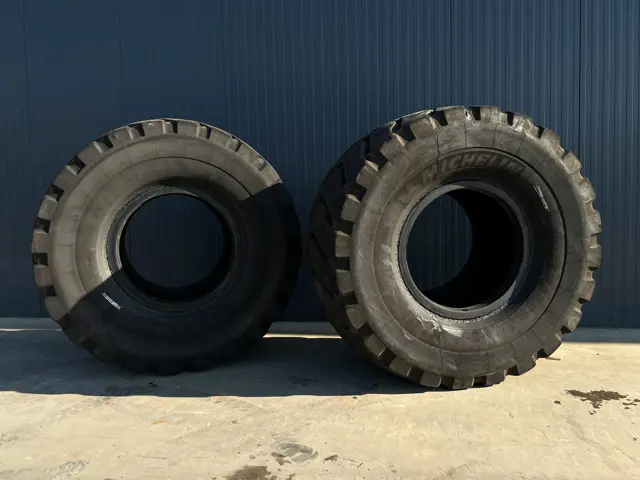 Michelin-35/65R33   XLDD2-906083