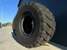 Michelin-35/65R33   XLDD2-906083