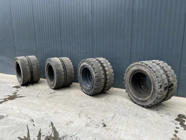 Trelleborg-10.00 x 20 / 1000 x 20 Solid Tyres-906136