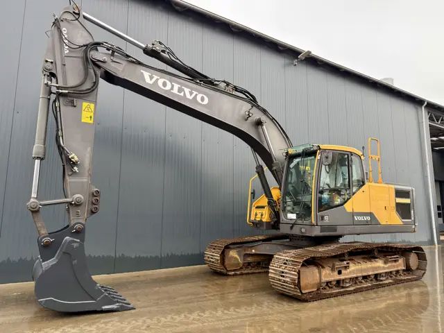 Volvo-EC220E L-2015-210911