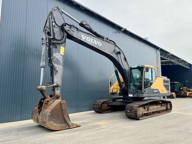 Volvo-EC250E L-2015-208190