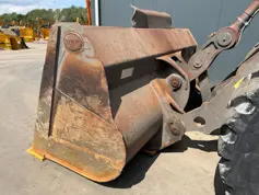Volvo-L180F-2010-213728