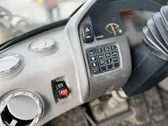 Volvo-L90F-2011-208583